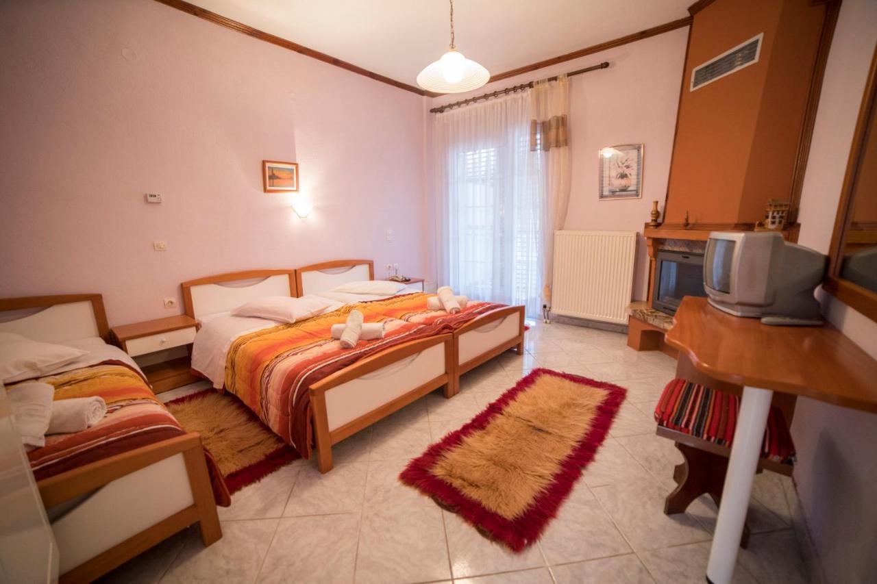 Ξενοδοχειο Παπαναγιωτου Hotel Neraidochori Exterior photo