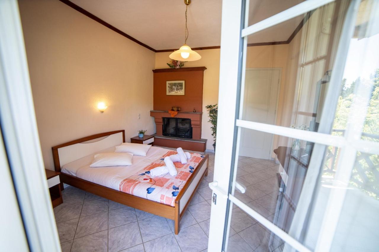 Ξενοδοχειο Παπαναγιωτου Hotel Neraidochori Exterior photo